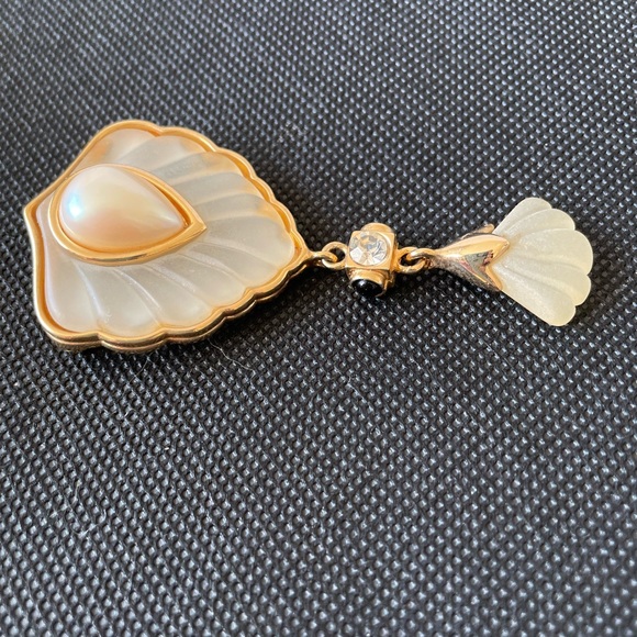 Frosted glass and faux pearl pendant. - Picture 3 of 3